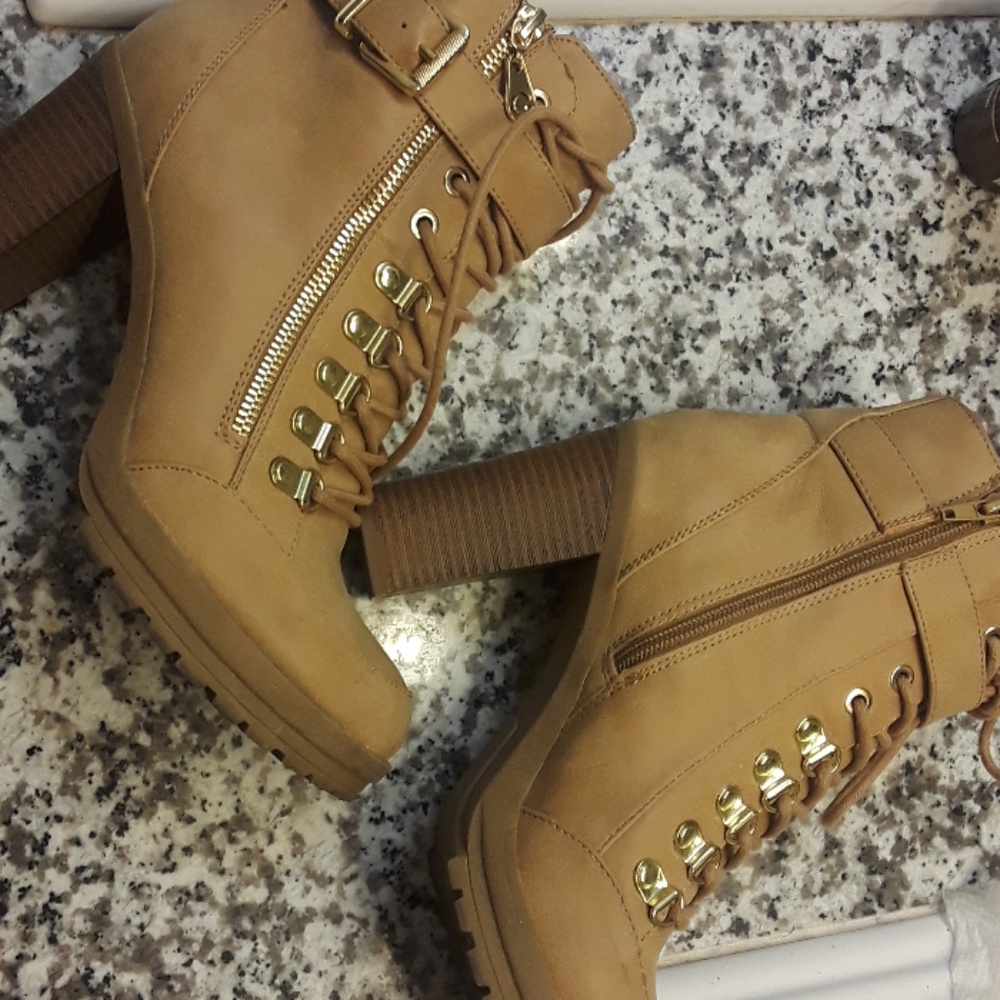 Guess Boots/heels